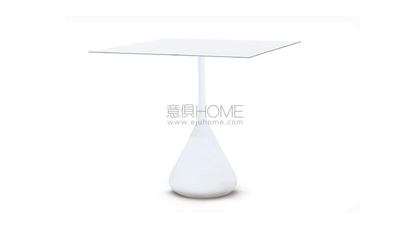 DEDONSATELLITE 桌子