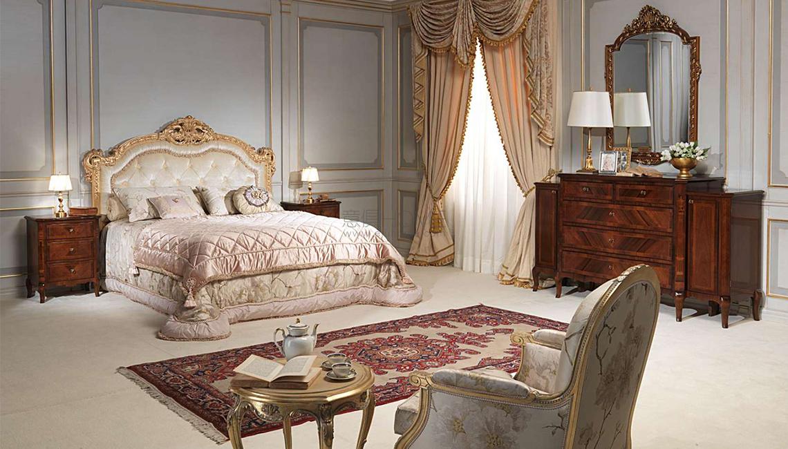Classic french 19th century style bedroom 邊柜