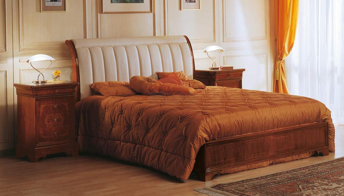 Nineteenth Century French bedroom 床