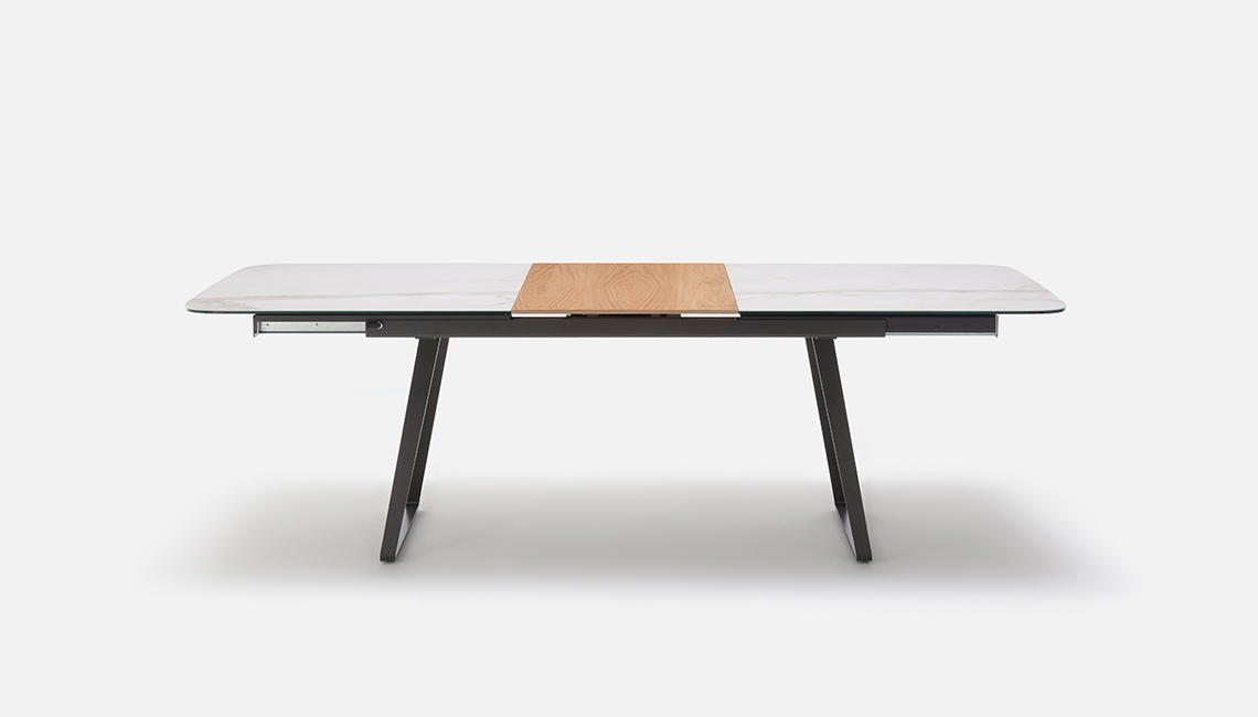 ROLF BENZROLF BENZ 939餐桌