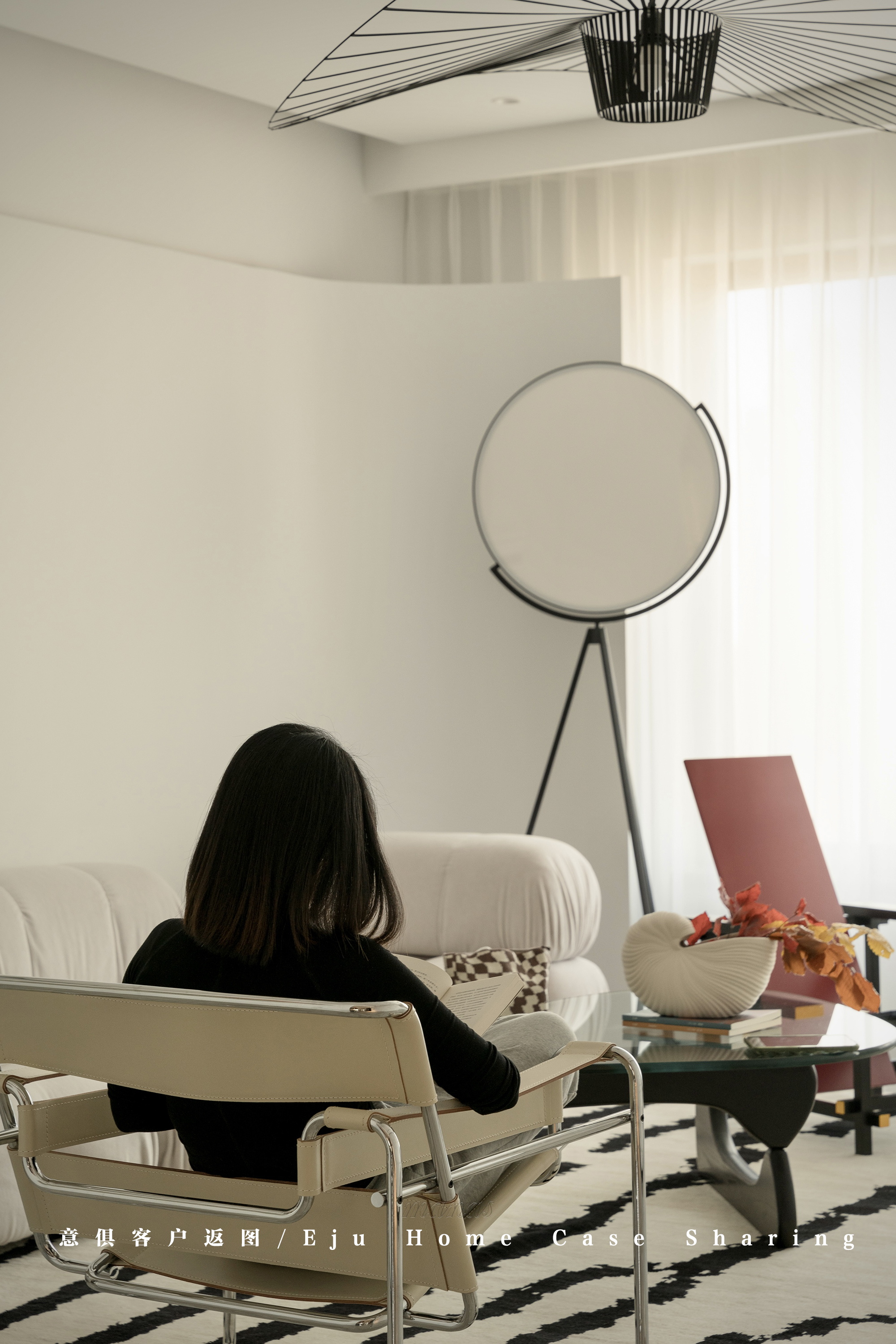 【天津平層精品案例】是簡(jiǎn)約純粹的藝術(shù)棲居，也是兼顧品味與舒適的理想家